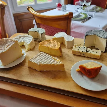Hotel La Bois Joli Restaurant 3*