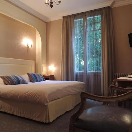Hotel La Bois Joli Restaurant 3*