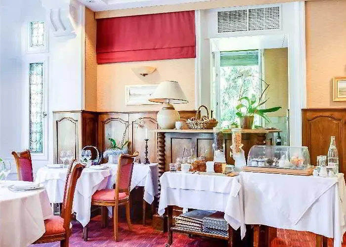 Hotel La Bois Joli Restaurant 3*